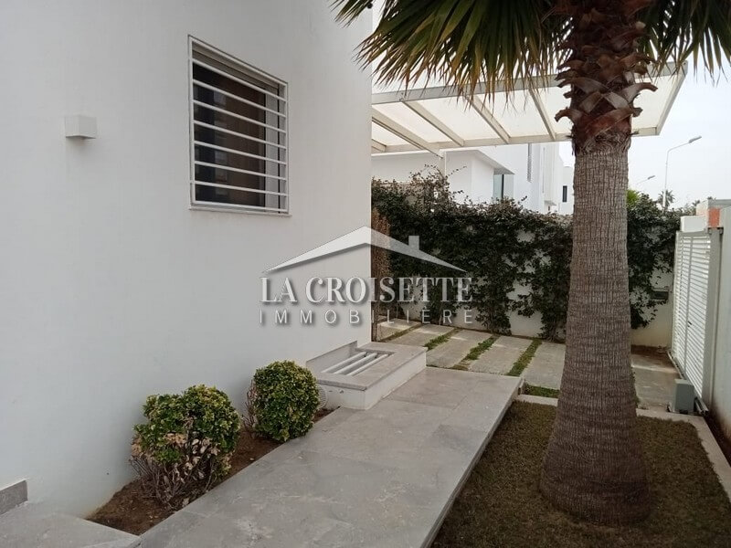 Villa S+3 avec piscine à La Soukra